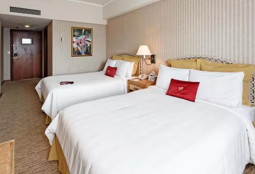 هتل Crowne Plaza San Pedro Sula