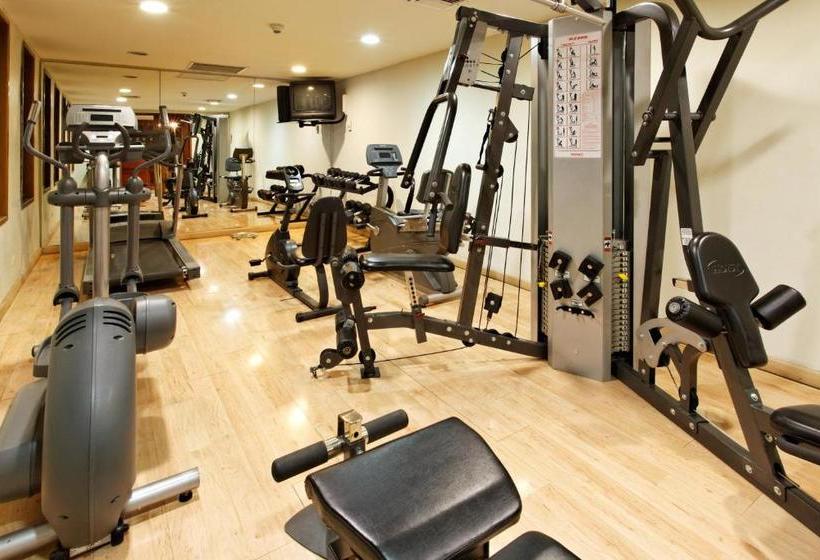 هتل Crowne Plaza San Pedro Sula