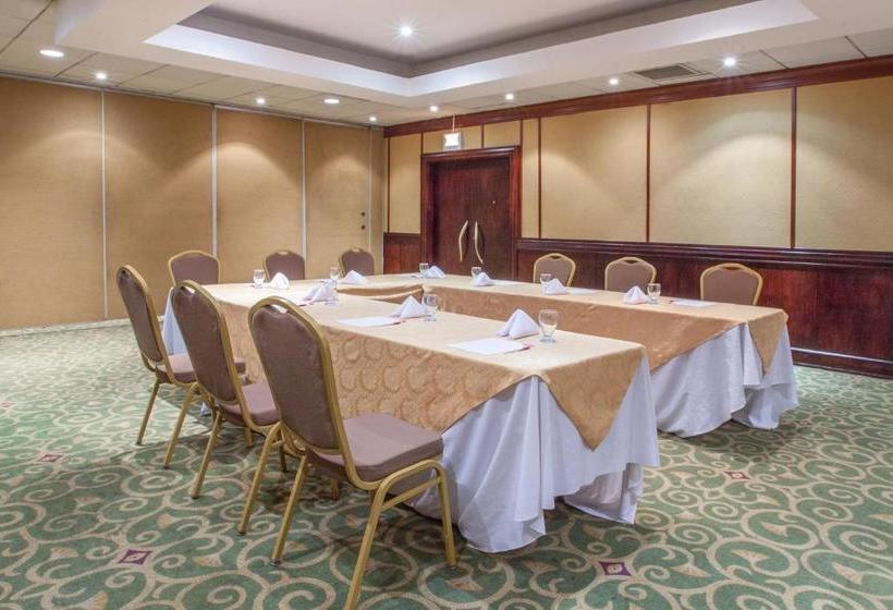 هتل Crowne Plaza San Pedro Sula