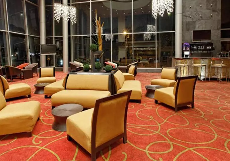 هتل Crowne Plaza San Pedro Sula
