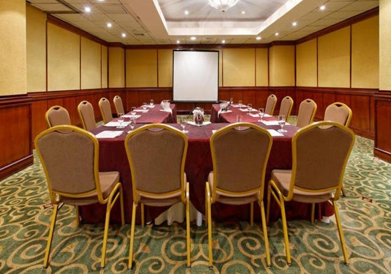 هتل Crowne Plaza San Pedro Sula