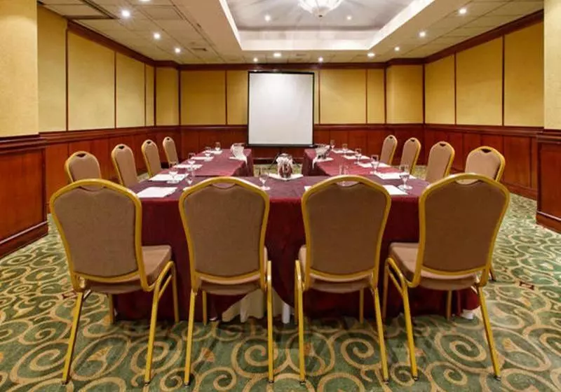 هتل Crowne Plaza San Pedro Sula