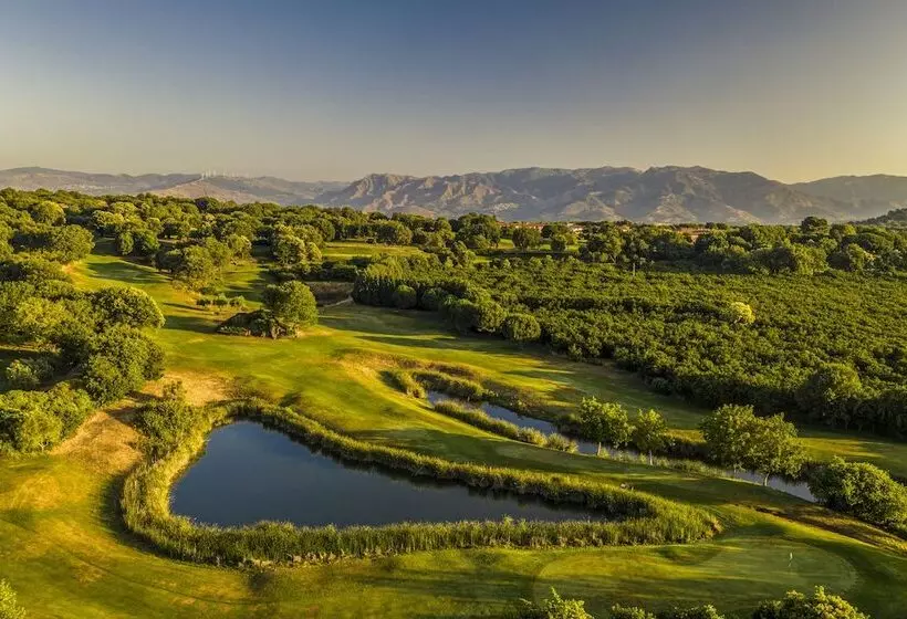 Отель Il Picciolo Etna Golf Resort & Spa