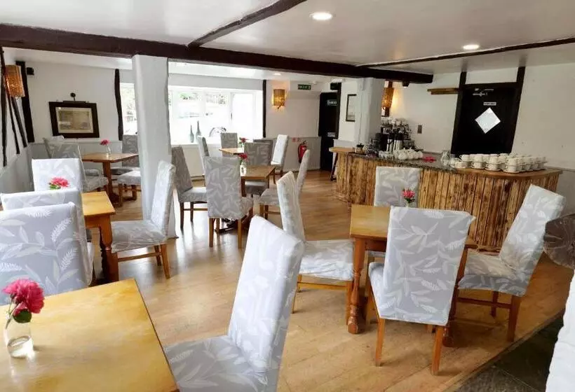 Отель The Mary Arden Inn