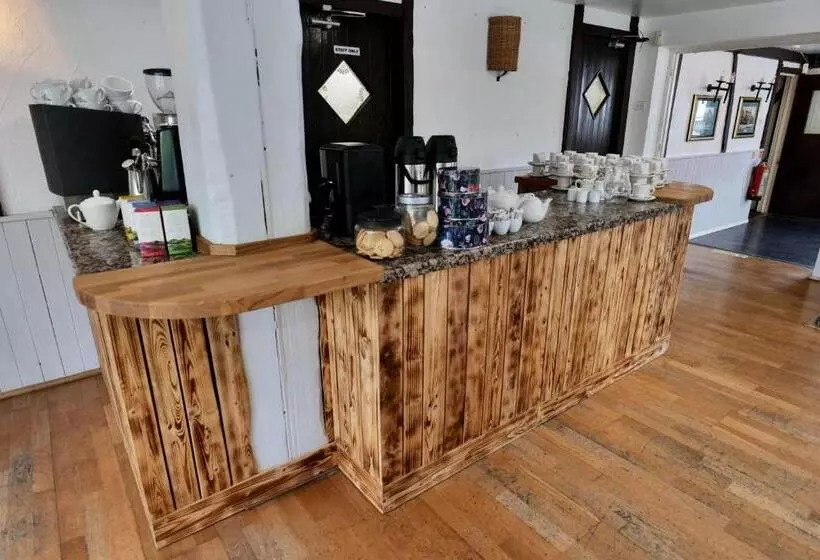 Отель The Mary Arden Inn