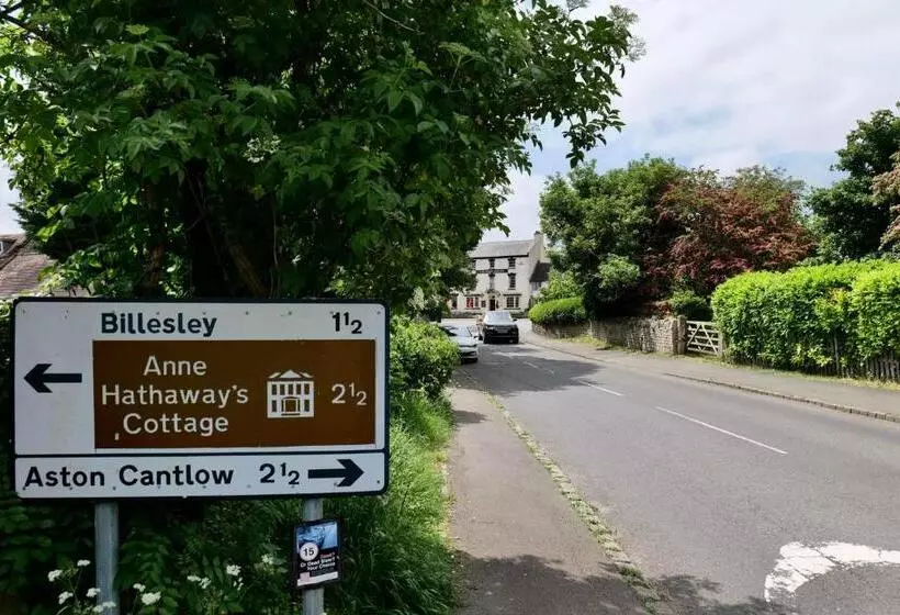 Отель The Mary Arden Inn