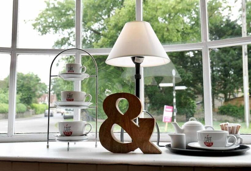 فندق The Mary Arden Inn