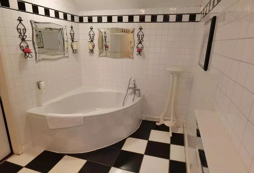 Отель The Mary Arden Inn