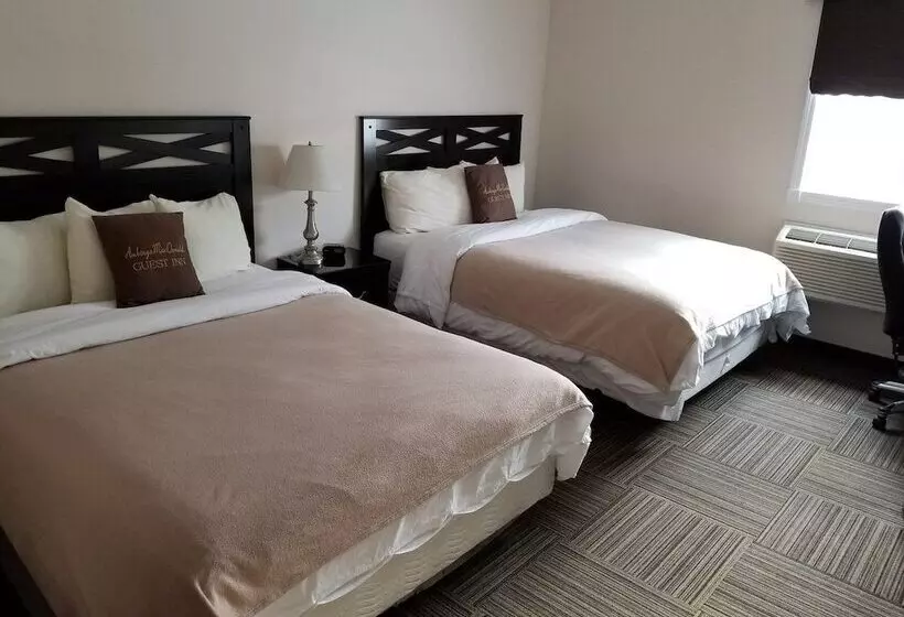 Auberge Macdonald Guest Inn