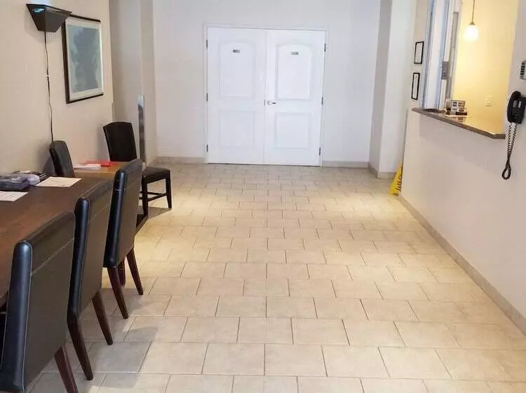 Auberge Macdonald Guest Inn