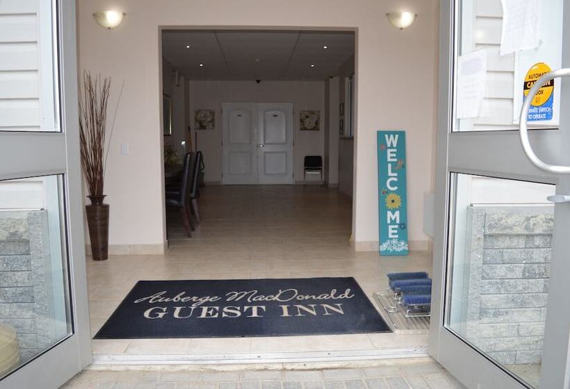 ユースホステル Auberge Macdonald Guest Inn
