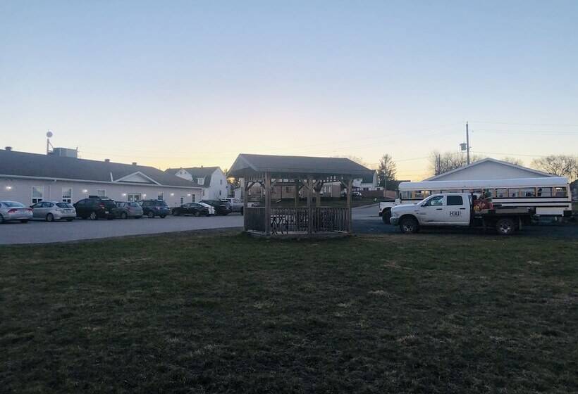 Общежитие Auberge Macdonald Guest Inn