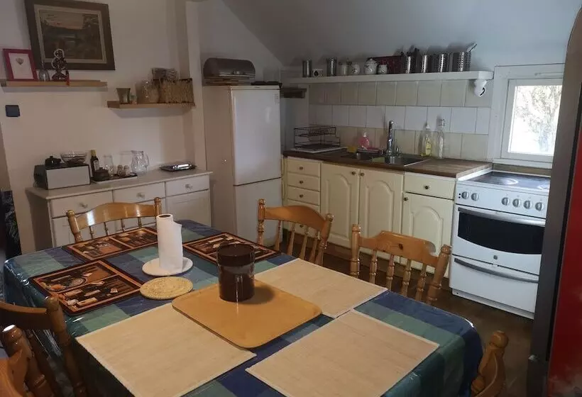 Bed and Breakfast Stop At The Cross