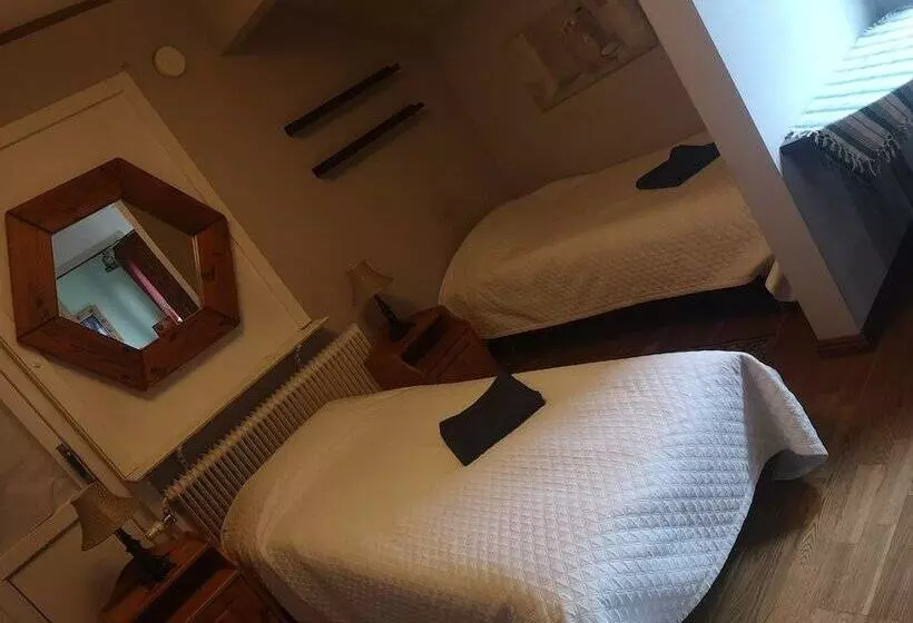 Bed and Breakfast Stop At The Cross