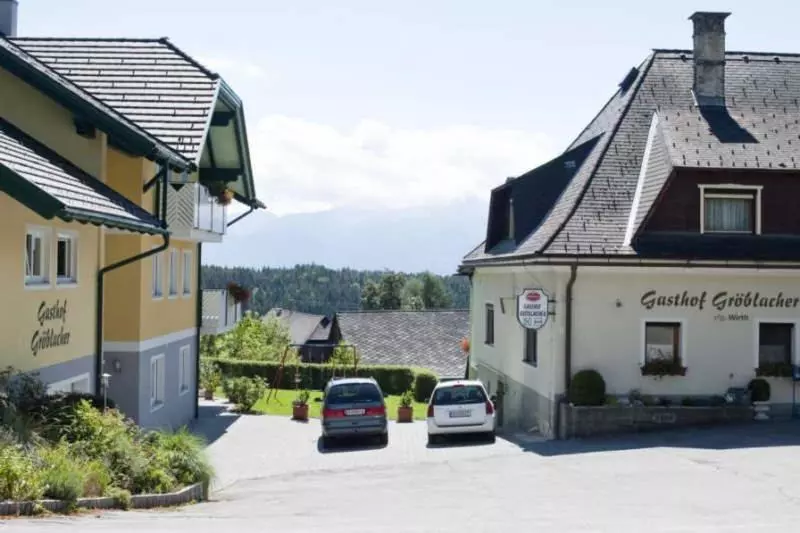 ペンション Gästehaus Gröblacher