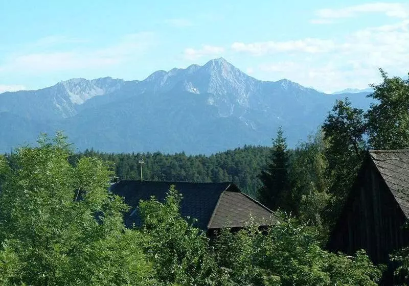 ペンション Gästehaus Gröblacher