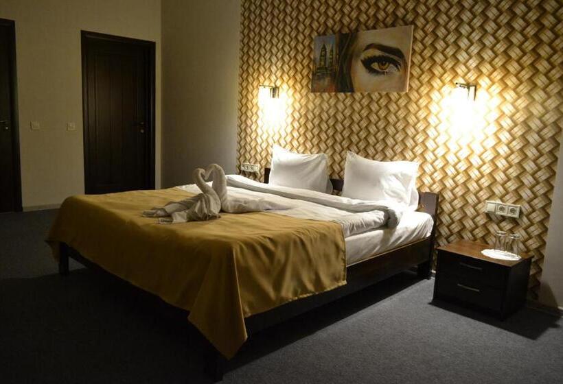 فندق три сімки