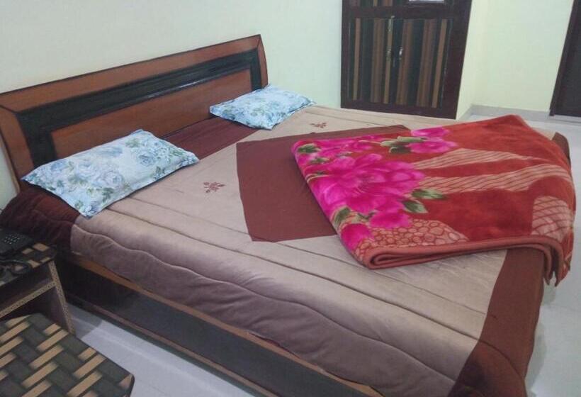 ホテル Himalaya View, Dhanaulti