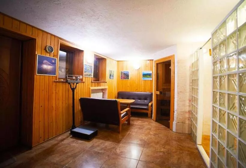 ペンション 12 місяців травень