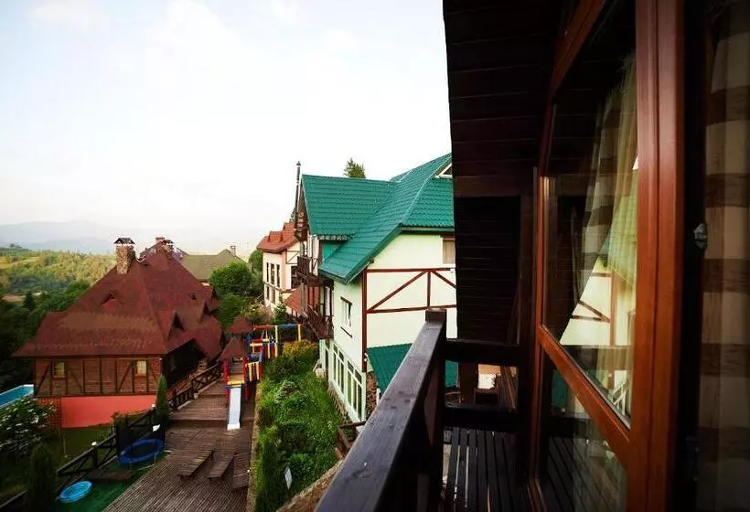 ペンション 12 місяців травень