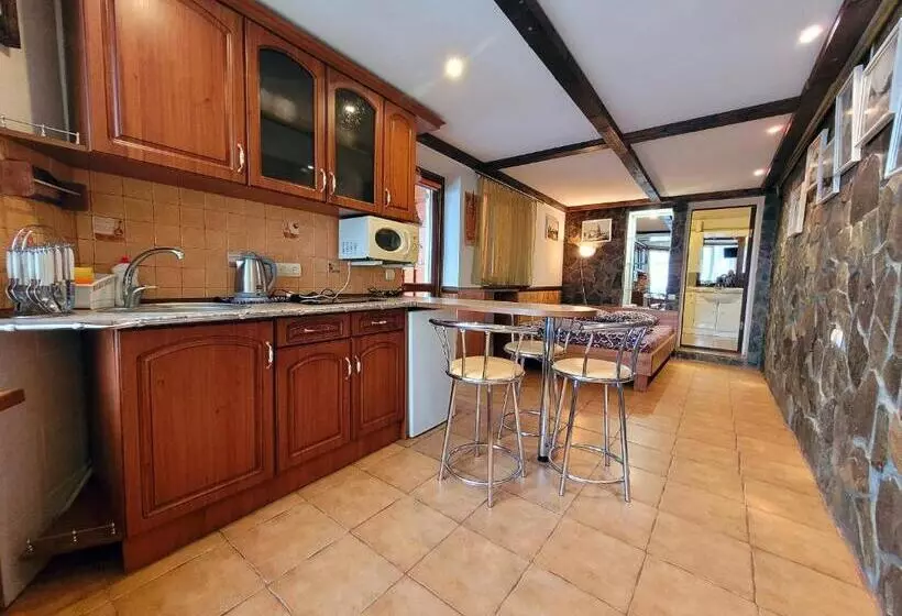 ペンション 12 місяців травень