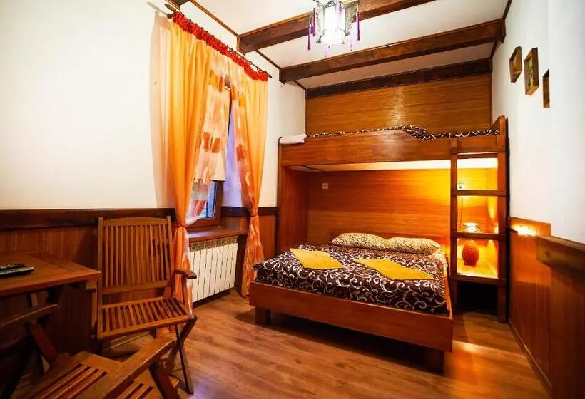 ペンション 12 місяців травень