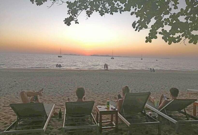 리조트 Koh Jum Delight Beach