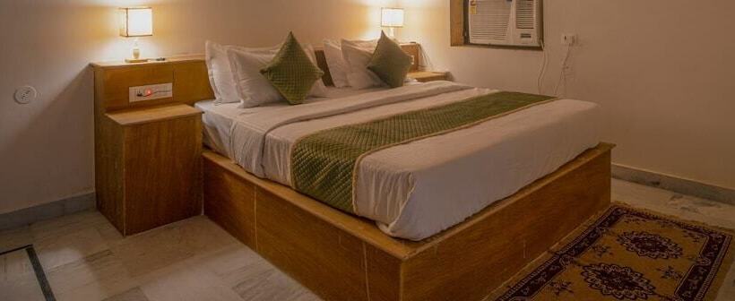 בית מלון כפרי Shama Desert Camp