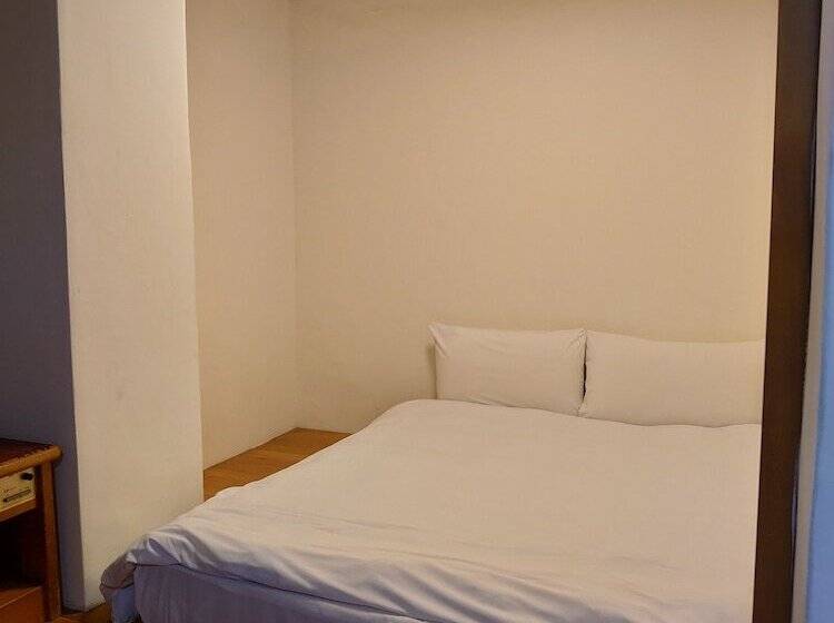 هتل Hermit Crab B&b