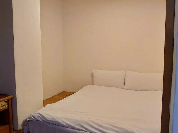 هتل Hermit Crab B&b