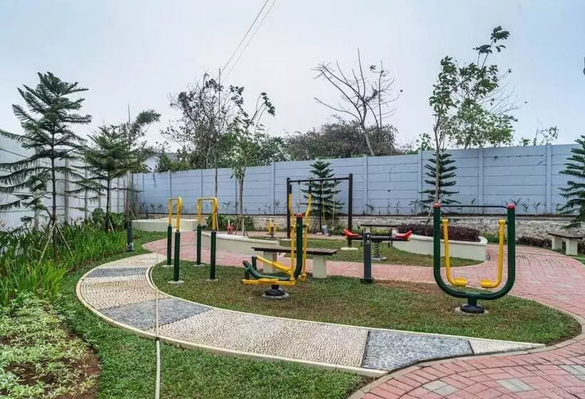 ペンション Reddoorz Plus @ Ecohome Citra Raya Tangerang