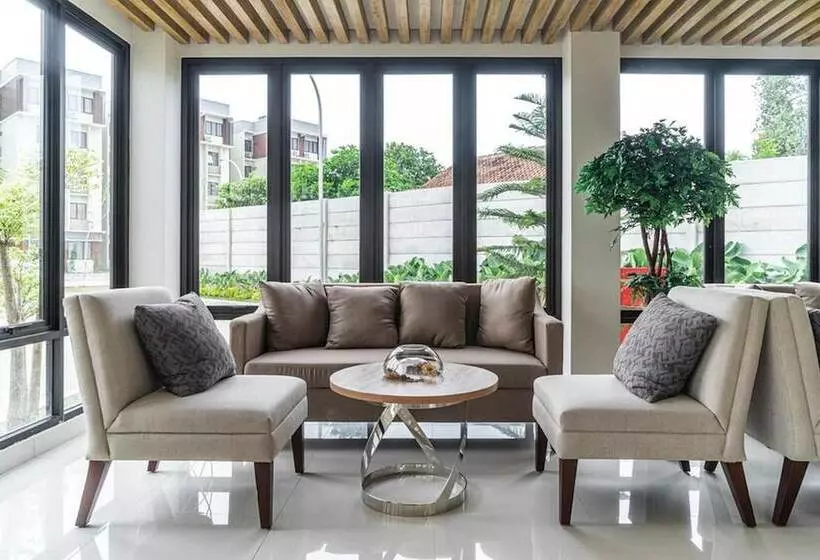 ペンション Reddoorz Plus @ Ecohome Citra Raya Tangerang