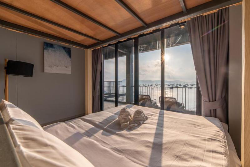 בית מלון כפרי Arch39 Phuket Beach Front