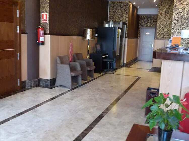 هتل 4c Puerta Europa