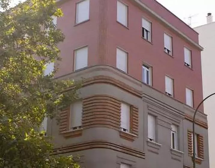 هتل 4c Puerta Europa