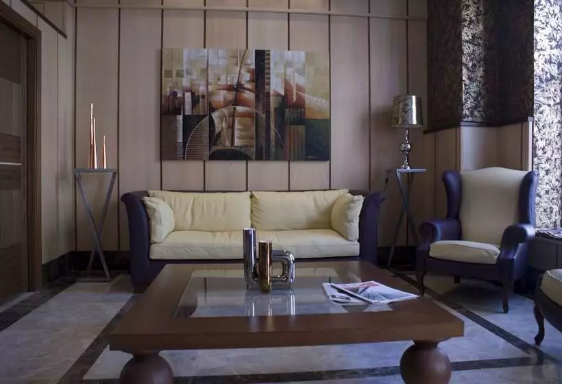 هتل 4c Puerta Europa