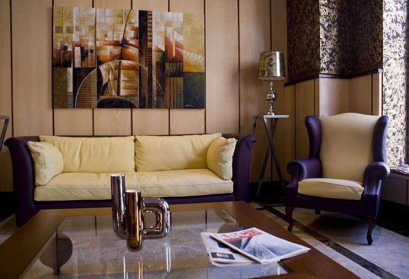 هتل 4c Puerta Europa