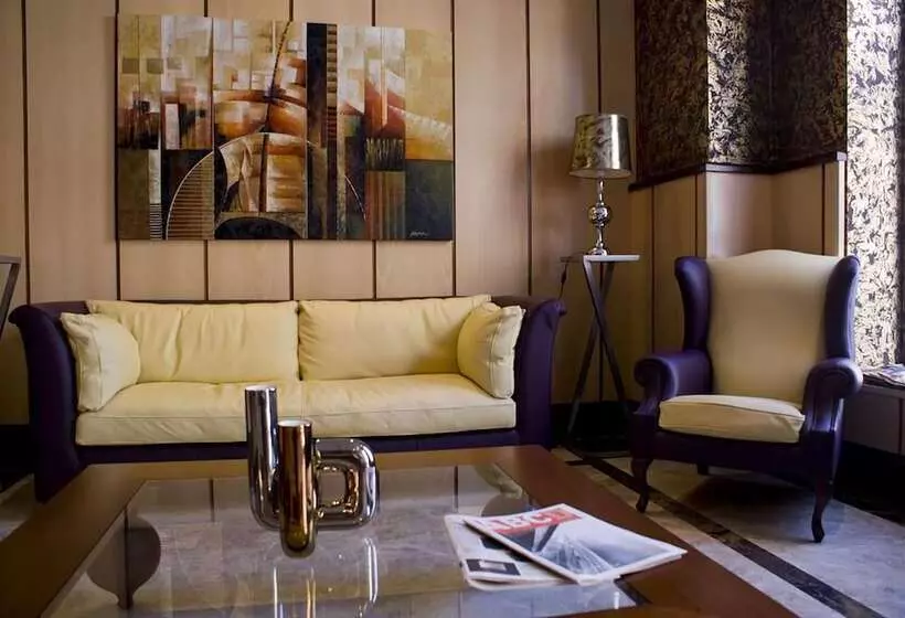 هتل 4c Puerta Europa