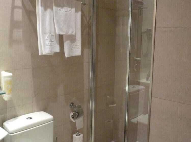 هتل 4c Puerta Europa