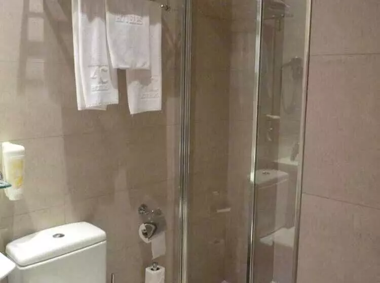 هتل 4c Puerta Europa