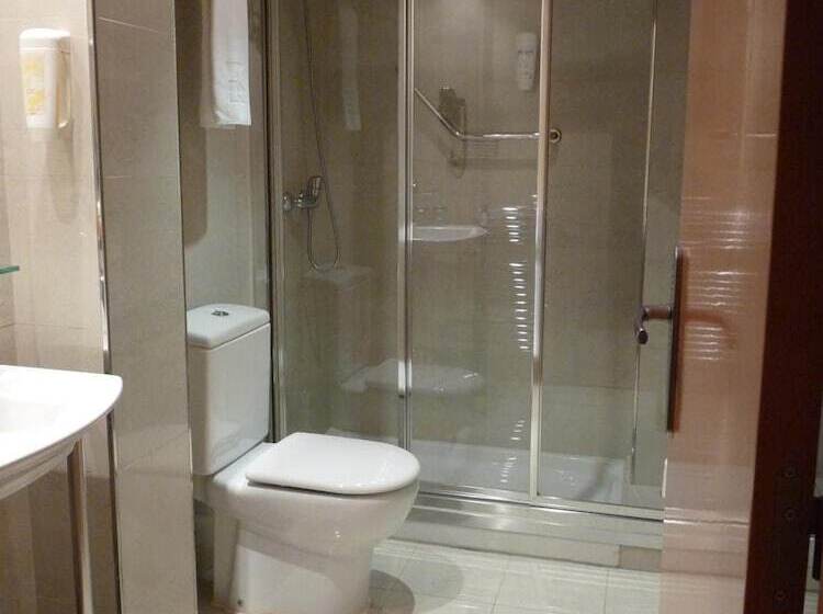 هتل 4c Puerta Europa