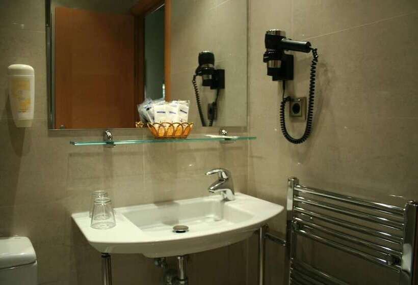 هتل 4c Puerta Europa