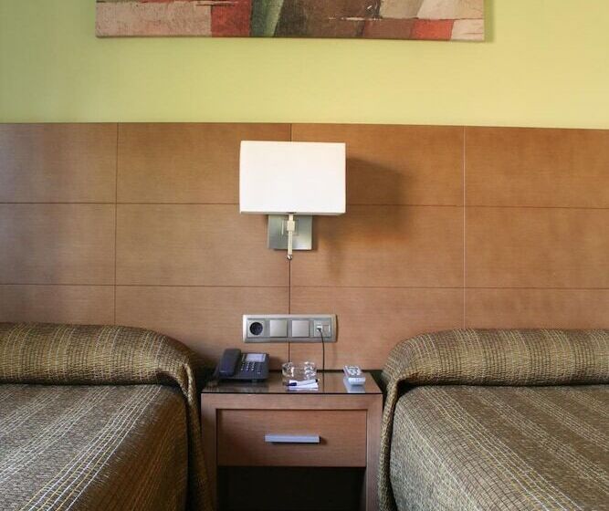 هتل 4c Puerta Europa