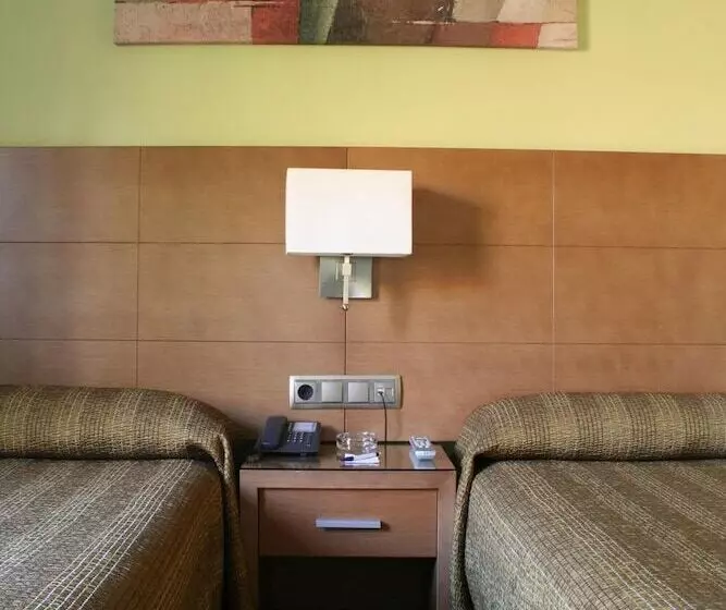 هتل 4c Puerta Europa