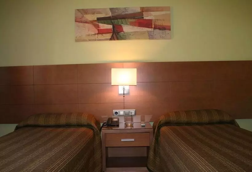 هتل 4c Puerta Europa