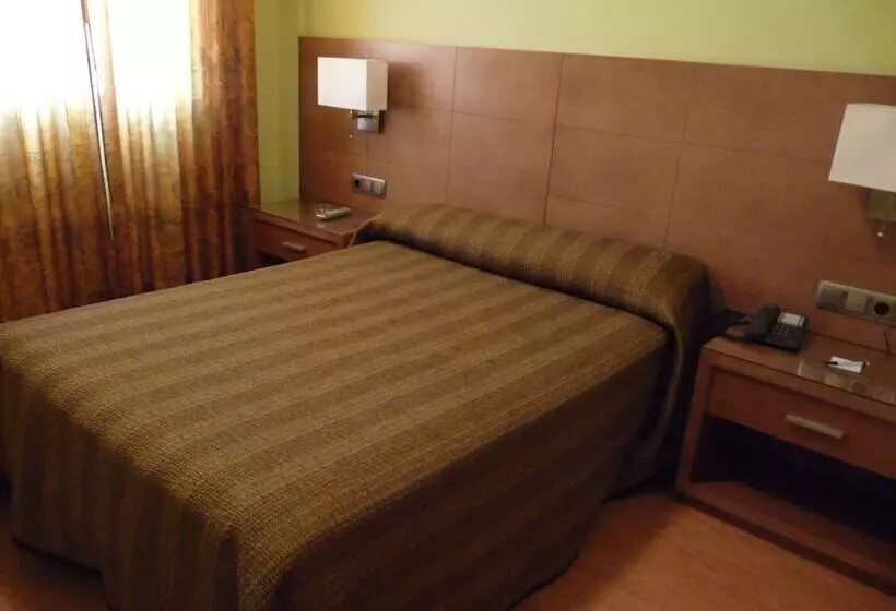 هتل 4c Puerta Europa