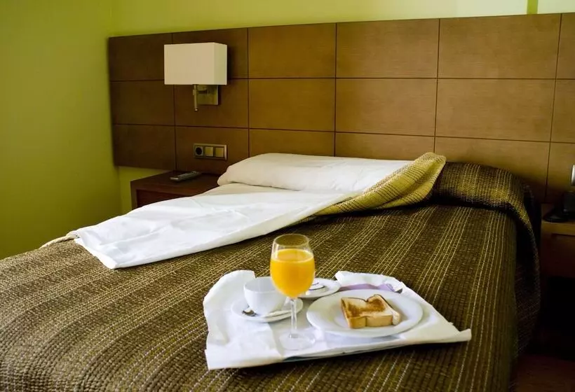 هتل 4c Puerta Europa