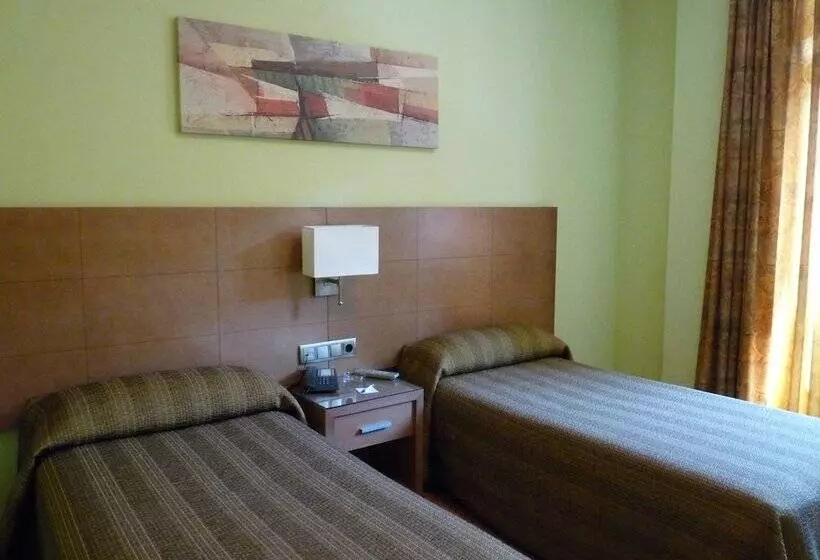 هتل 4c Puerta Europa