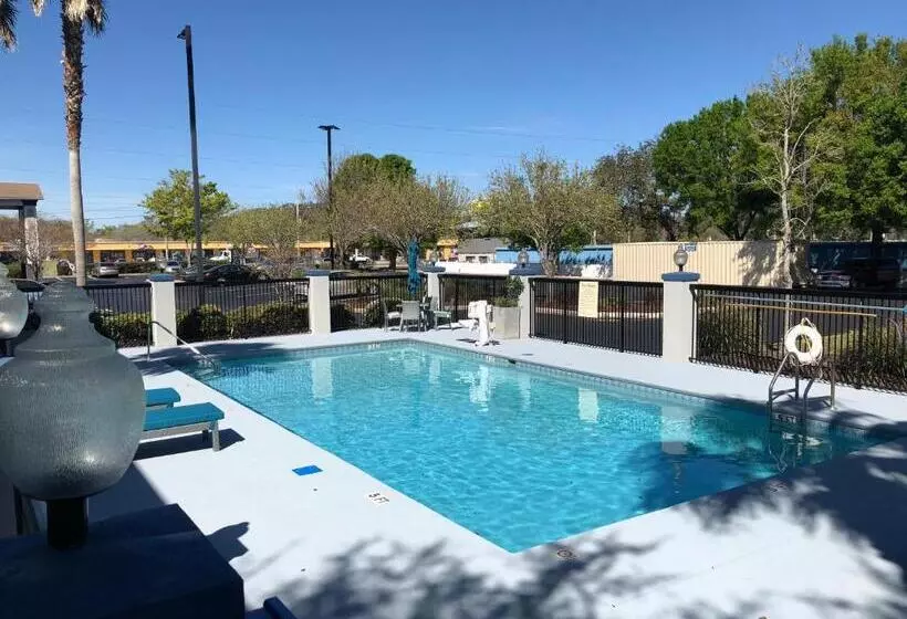 هتل Best Western Mayport Inn & Suites