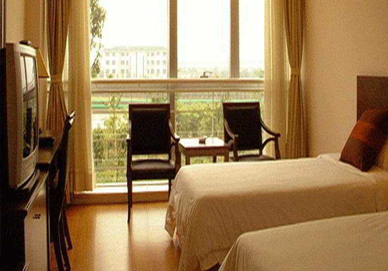 Otel Lujiazui Century